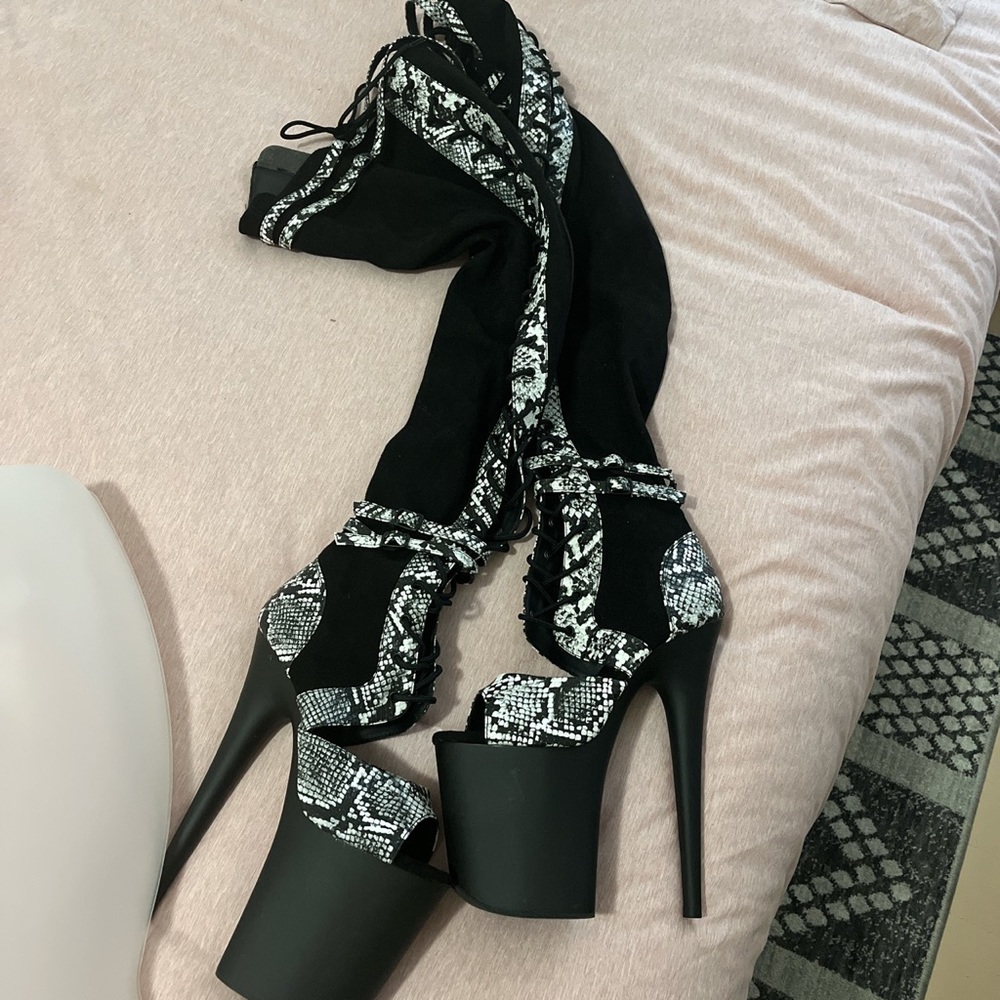 NWOB Pleaser Flamingo Boots - Picture 2 of 3